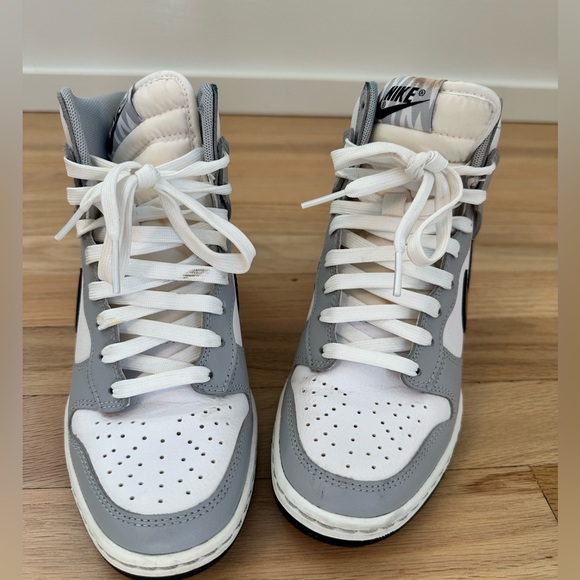Women's Nike Dunk Sky High Wolf Grey
Good condition, used. - Picture 2 of 8